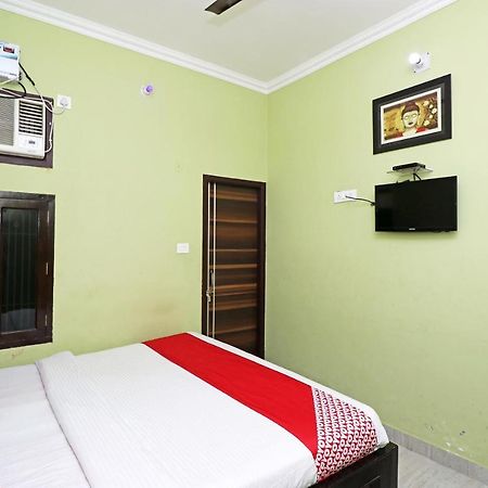 Capital O 11480 Hotel Blue Star Varanasi Esterno foto
