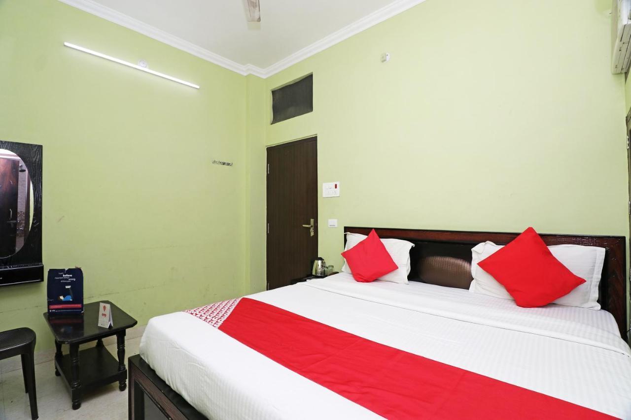 Capital O 11480 Hotel Blue Star Varanasi Esterno foto