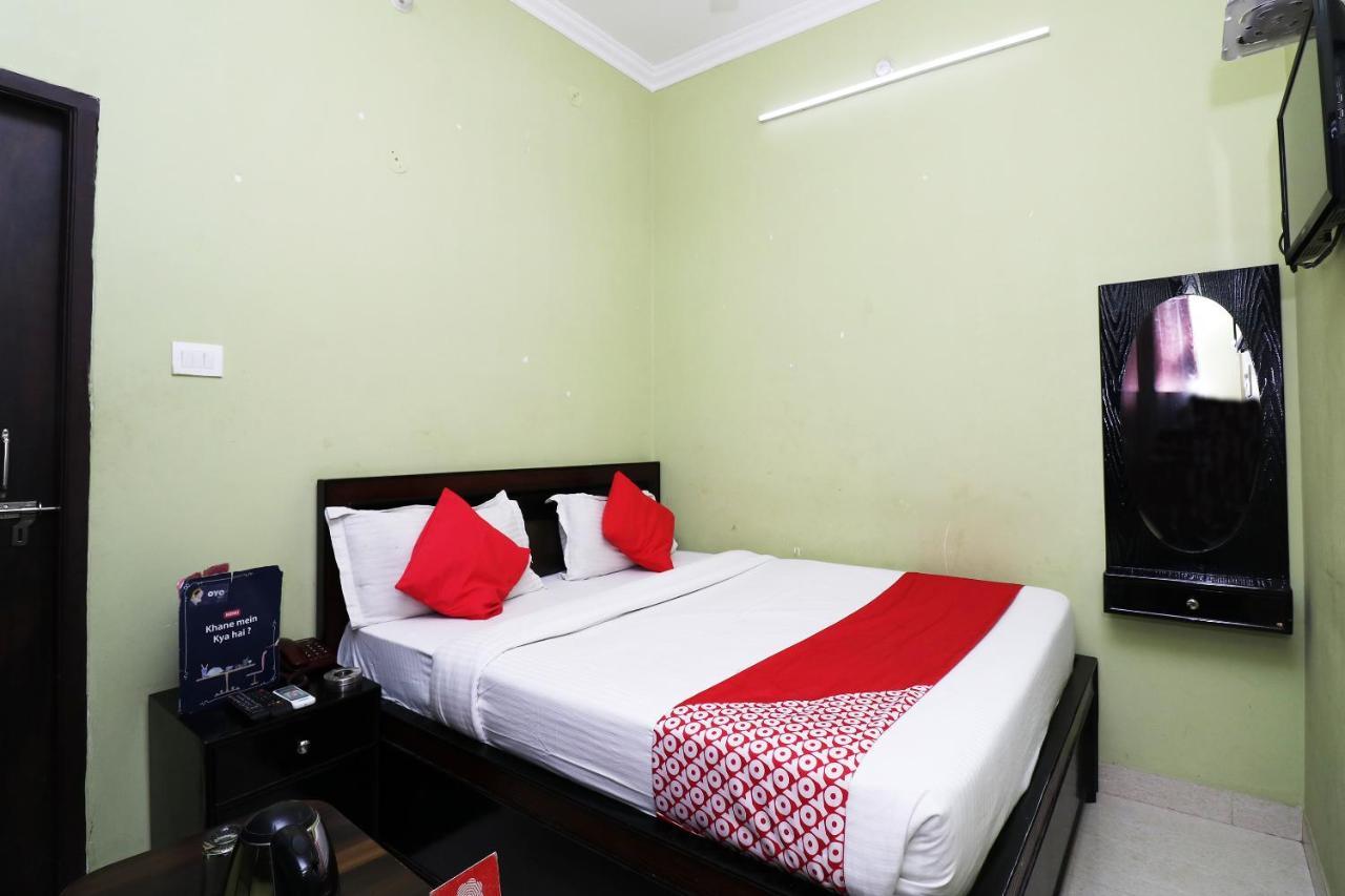 Capital O 11480 Hotel Blue Star Varanasi Esterno foto