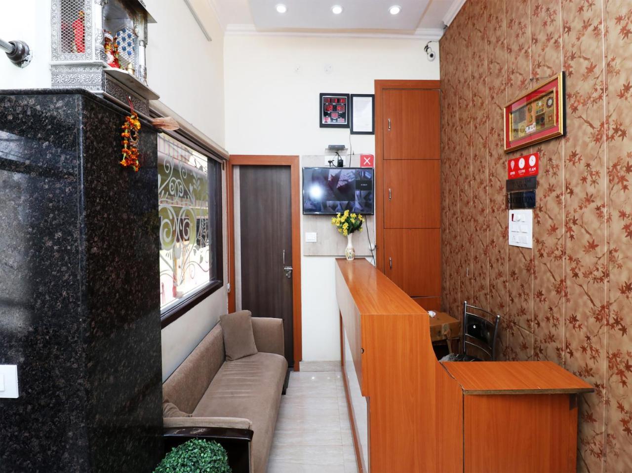 Capital O 11480 Hotel Blue Star Varanasi Esterno foto