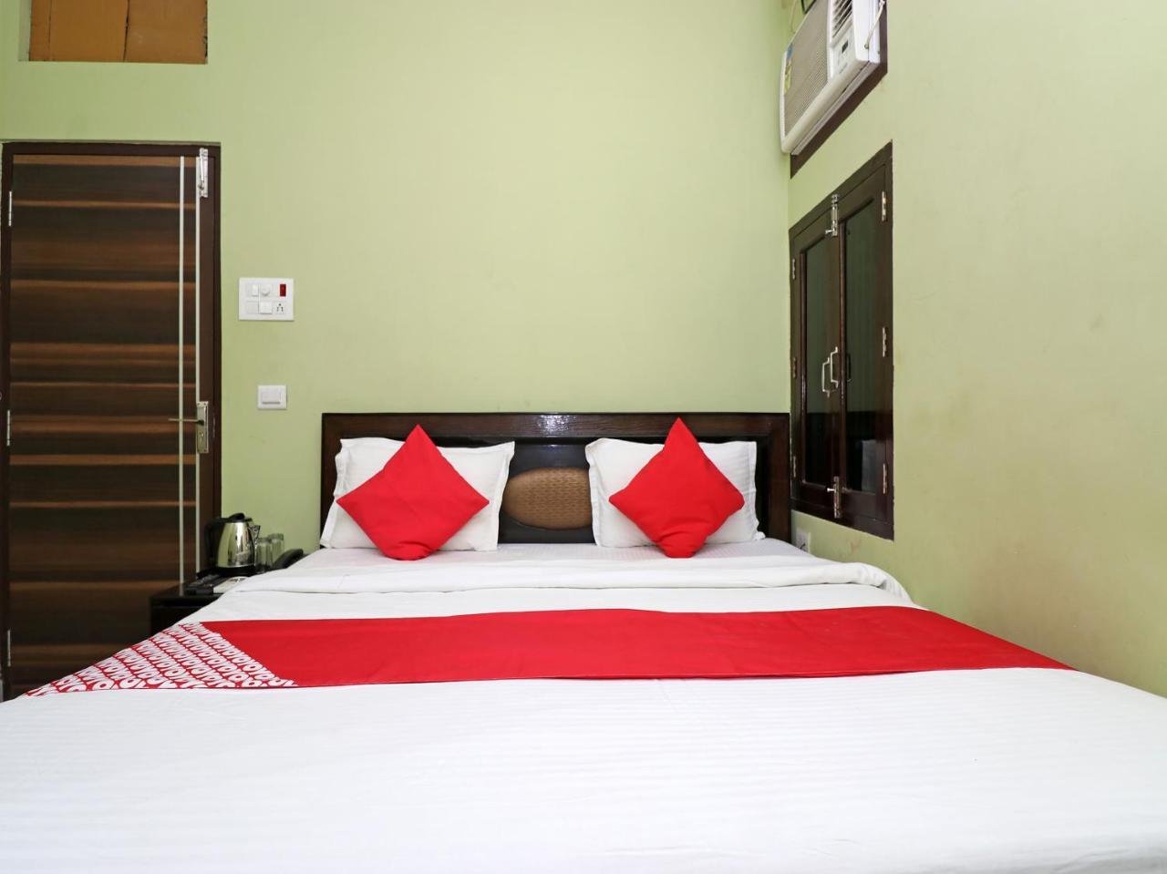 Capital O 11480 Hotel Blue Star Varanasi Esterno foto
