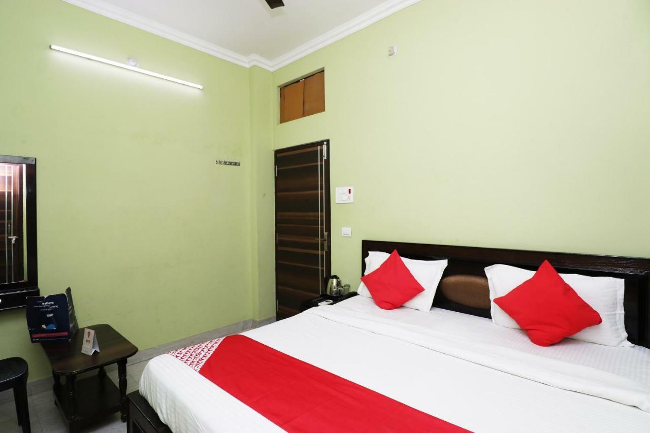 Capital O 11480 Hotel Blue Star Varanasi Esterno foto