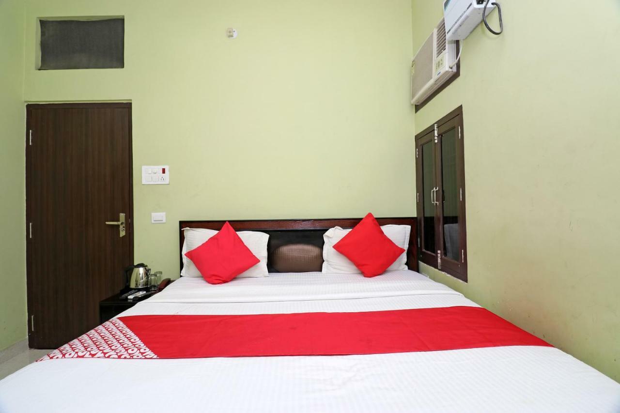 Capital O 11480 Hotel Blue Star Varanasi Esterno foto